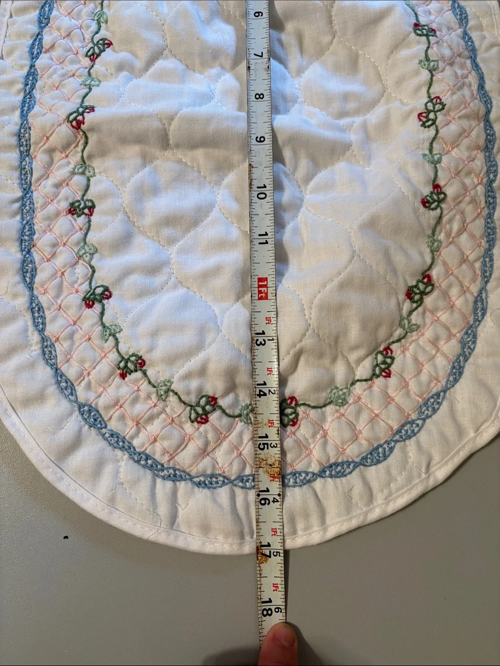 Vintage Embroidered Rose Quilted Placemat Set - White with Red & Green